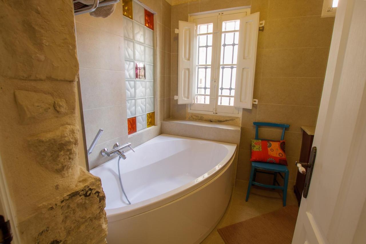 Villa Town House Steeped In History Rabat Exterior foto